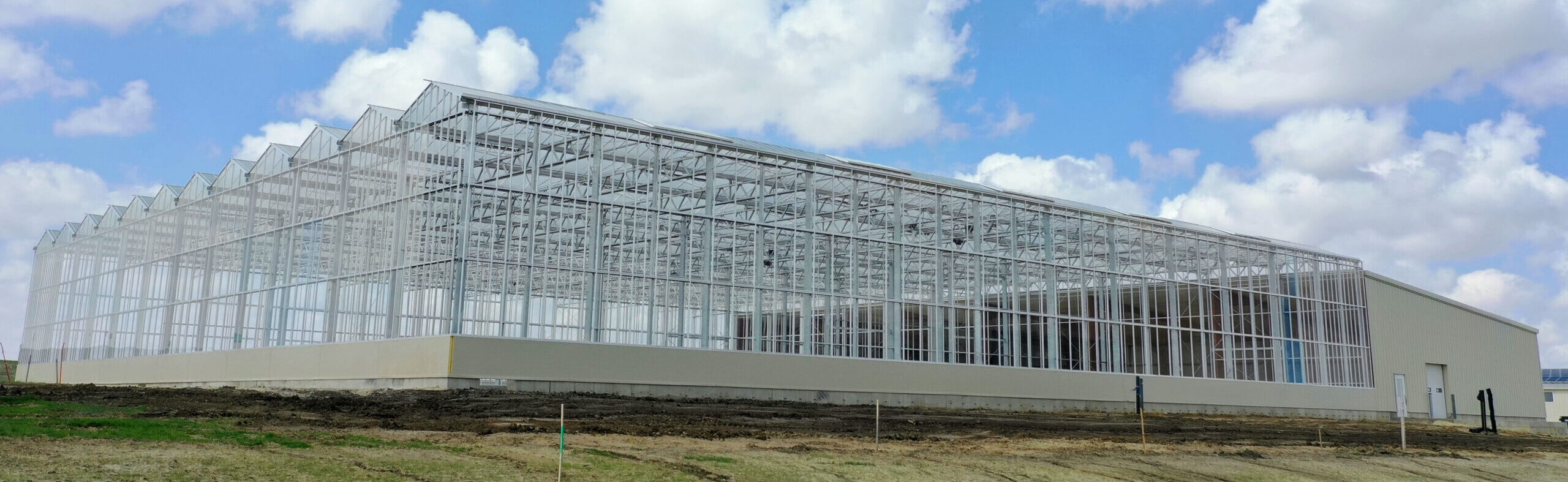 outside of venlo greenhouse installation